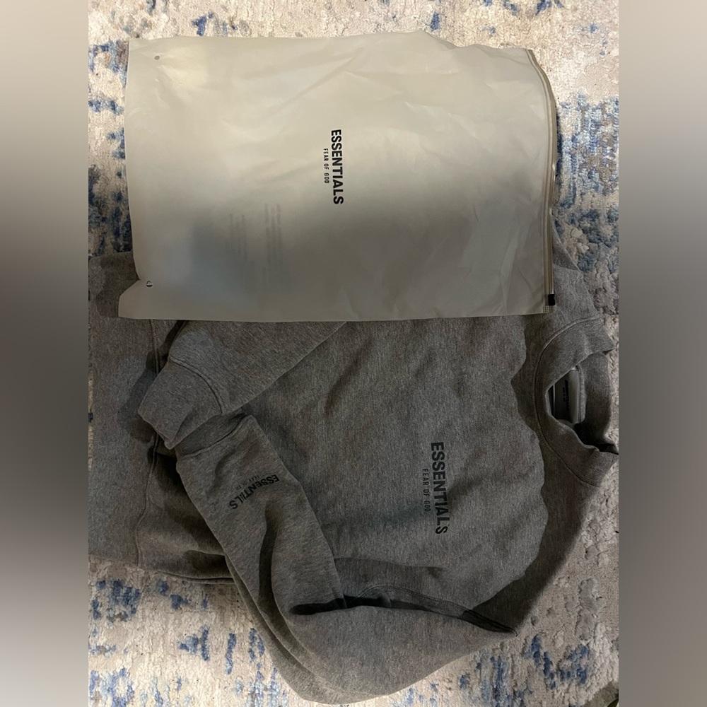 Essentials - Heather Oat (grey) - kids size 8 Medium-NWT